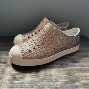 Girls rose gold native Jefferson shoes!